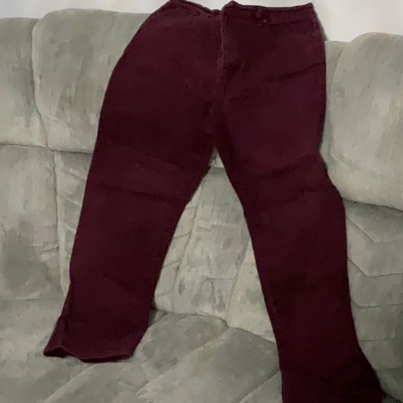 Color: Maroon



2 - Picture 3 of 5